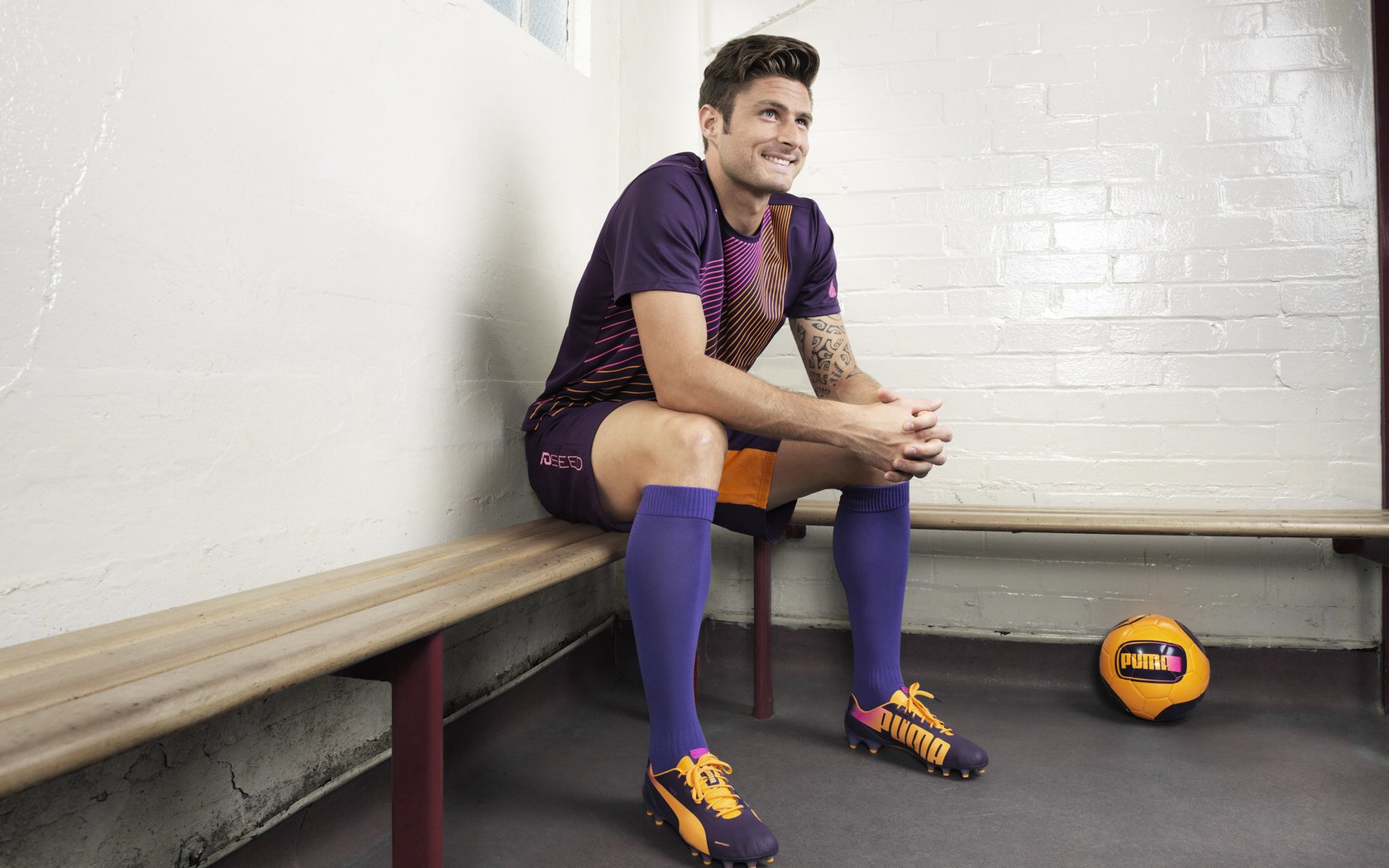 温网2024,阿尔卡拉斯与斯瓦泰克双双夺冠,新生代闪耀全英俱乐部