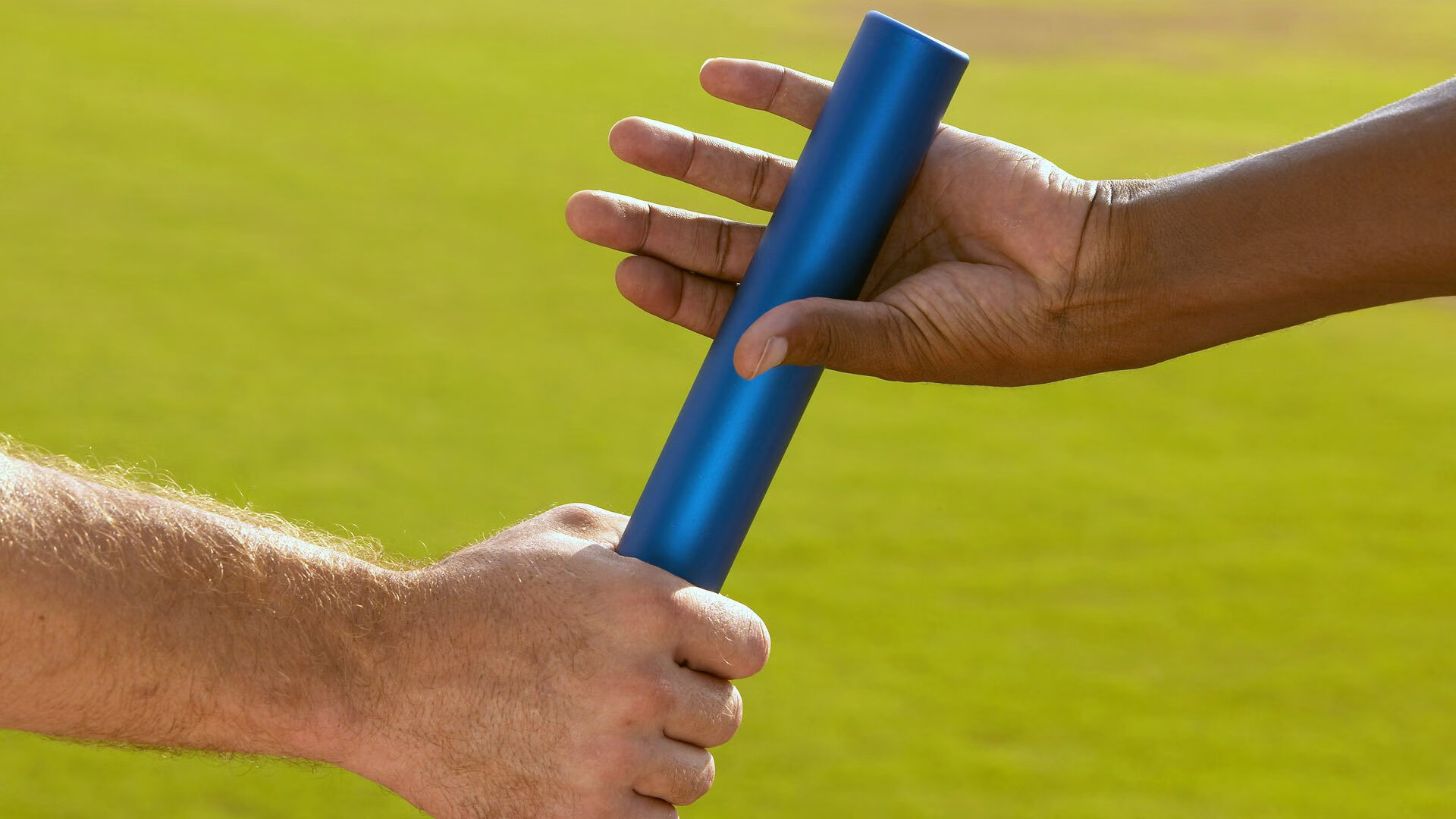 跨界传奇对话,樊振东英超二选一挑战 致敬贝克汉姆的圆月弯刀