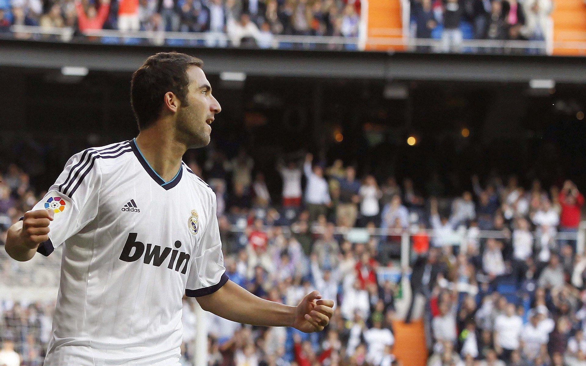 国家队射手榜新纪元,C罗创纪录领跑,梅西紧随其后